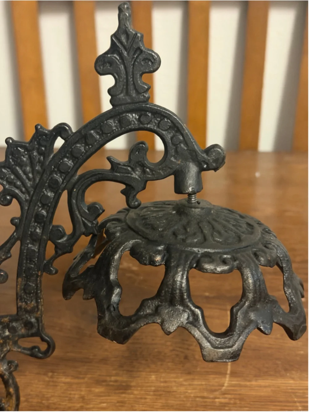 Antique Style Cast Iron Oil Lamp Wall Bracket Ornate Victorian Swing Arm Holder